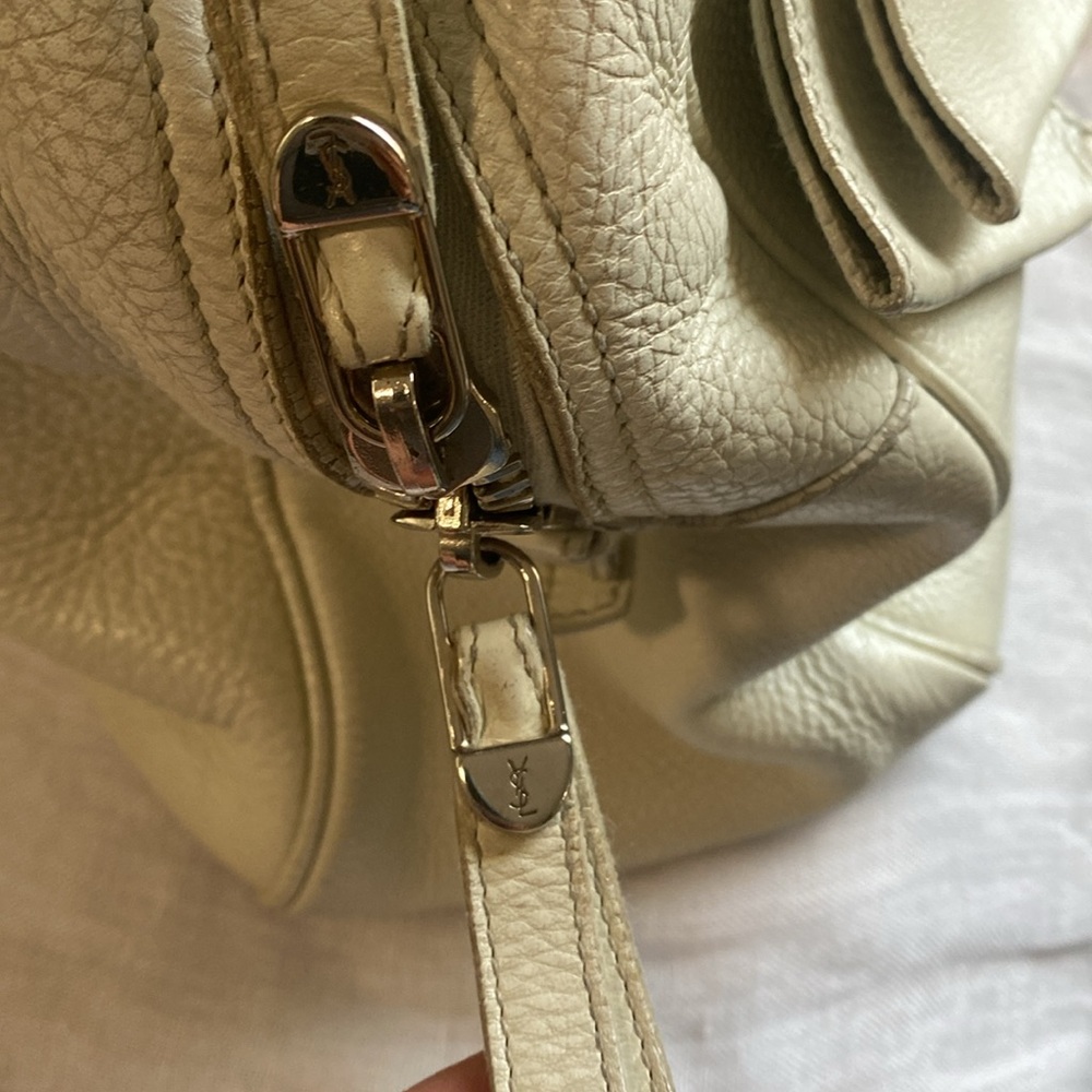 YVES SAINT LAURENT White Pebbled Leather Large Obi Bowler Bag w/ Zippered Pouch - Picture 14 of 16
